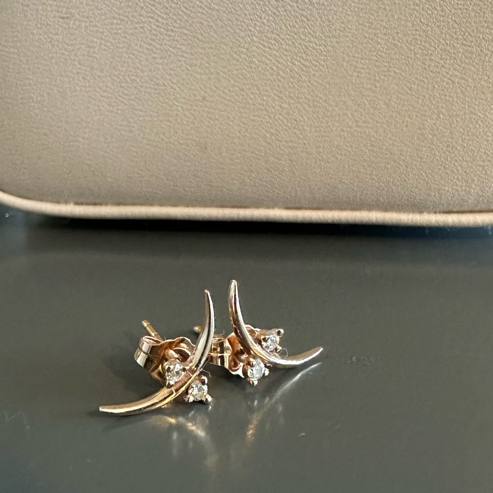 Sophie Ratner Crescent Studs - Picture 5 of 6